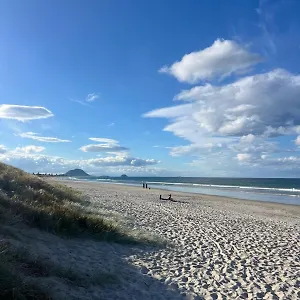 Beach, Pohutukawa Deluxe Studio, On Hugoway Guest house Papamoa